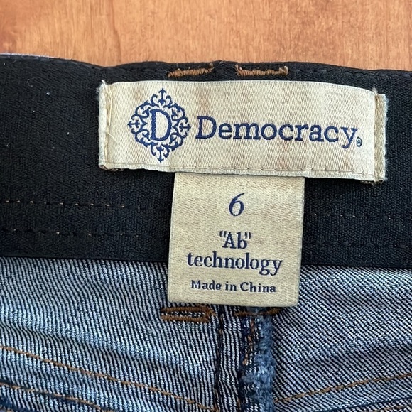 Democracy Ab Technology Distressed Jeans Size 6 - Picture 6 of 10